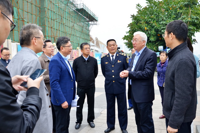 0202【游艇旅游】廈門市副市長(zhǎng)韓景義帶隊(duì)檢查五緣灣游艇港春節(jié)前安全管理和服務(wù)保障措施落實(shí)情況_調(diào)整大小.jpg